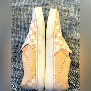 Pink checkered slide on women’s Vans size 8